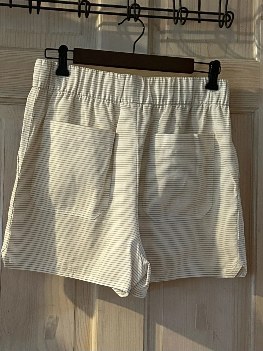 Club Monaco Pinstripe Shorts in Tan and Ivory. Women’s Size 8